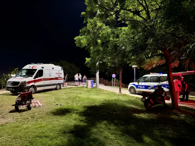 Antalya'da Düden Şelalesi Alarmı: Denize Düşen Kişiyi Arama Çalışmaları Devam Ediyor