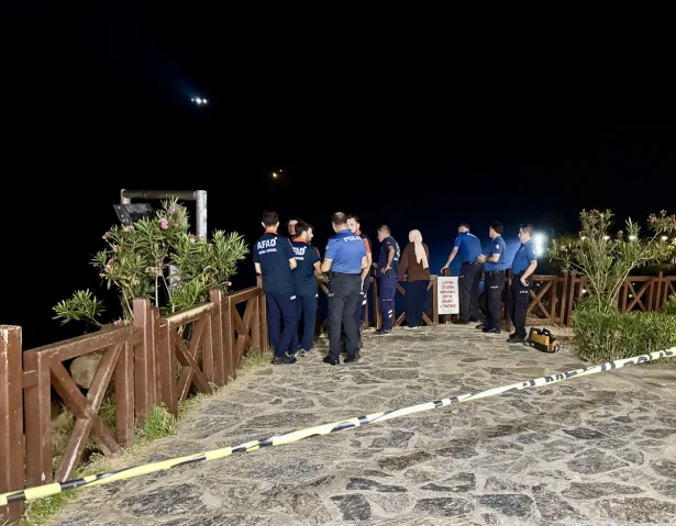 Antalya'da Düden Şelalesi Alarmı: Denize Düşen Kişiyi Arama Çalışmaları Devam Ediyor