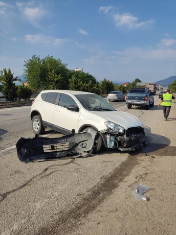 Giresun Sahil Yolu'nda Minibüs ve Otomobil Çarpıştı 13 Yaralı Var