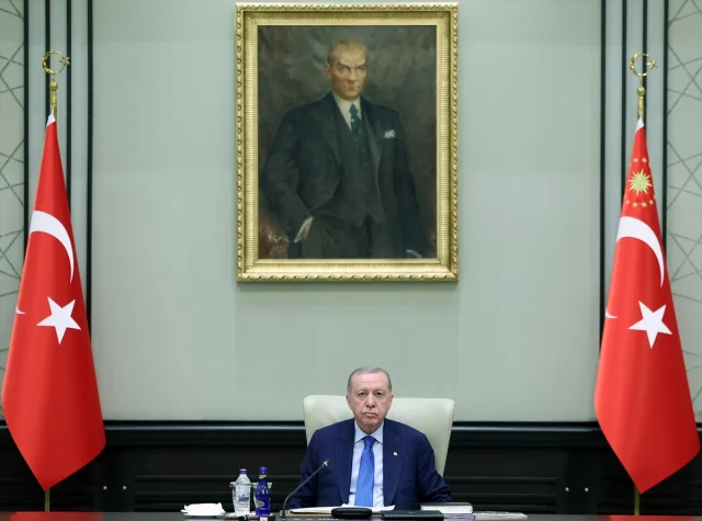 Cumhurbaşkanlığı Kabinesi Gündemdeki Konuları Ele Alıyor