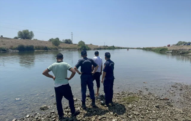 Kızılırmak'ta Kaybolan Genç İçin Arama Çalışmaları Devam Ediyor