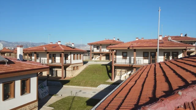 Bakan Murat Kurum'dan Yangınlar Sonrası Yeniden İnşa Mesajı