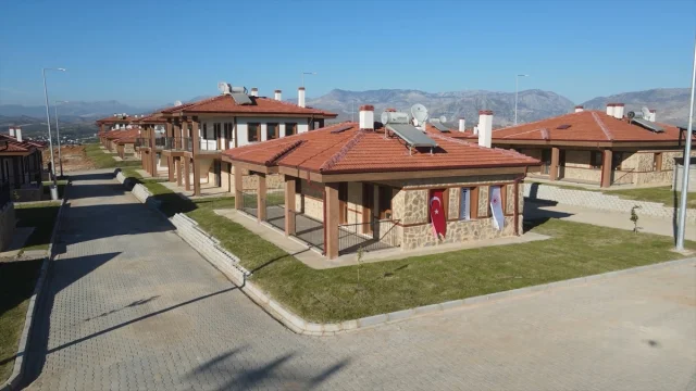 Bakan Murat Kurum'dan Yangınlar Sonrası Yeniden İnşa Mesajı