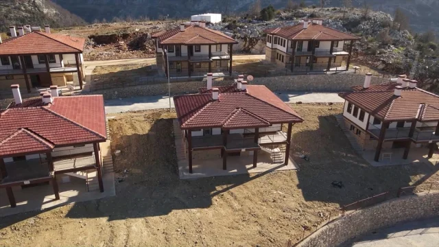 Bakan Murat Kurum'dan Yangınlar Sonrası Yeniden İnşa Mesajı