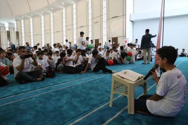 Hatay'da Ortaokul Öğrencileri Camide Bir Araya Gelerek Buluş...