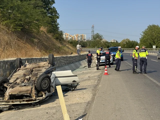 Kocaeli'de Yaşanan Kaza: Otomobil Devrildi, 4 Yaralı