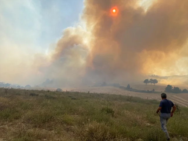 Kütahya Orman Yangınına Havadan ve Karadan Müdahale Sürüyor