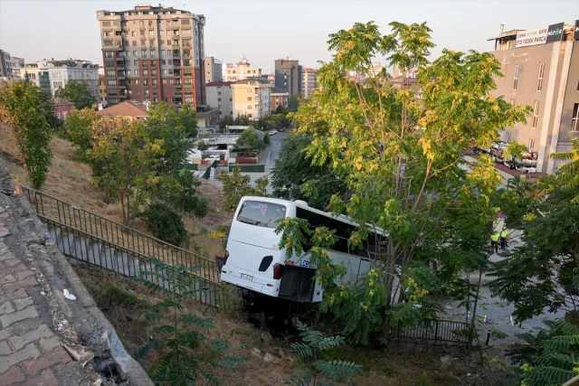 Maltepe'de Servis Otobüsü Kazası: 8 Yaralı Var