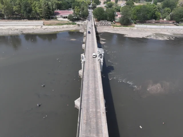 Meriç Nehri'nin Kuruması Tarihi Köprüyü Ortaya Çıkardı