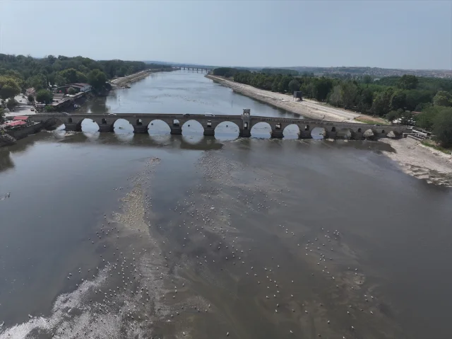 Meriç Nehri'nin Kuruması Tarihi Köprüyü Ortaya Çıkardı