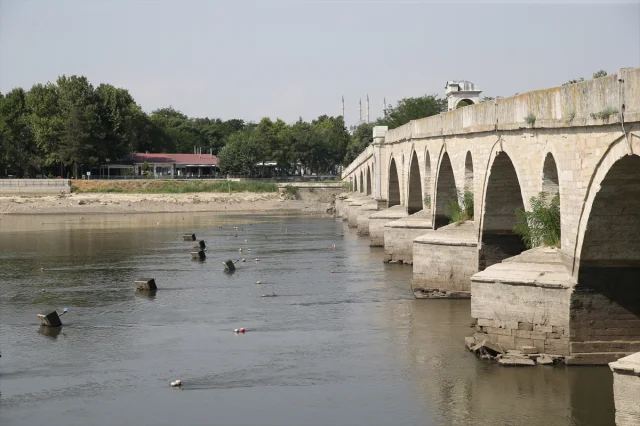 Meriç Nehri'nin Kuruması Tarihi Köprüyü Ortaya Çıkardı