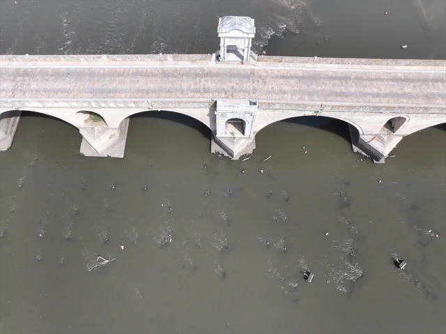 Meriç Nehri'nin Kuruması Tarihi Köprüyü Ortaya Çıkardı