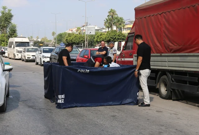 Antalya'da Şüpheli Ölüm: Otomobilde Bir Kişi Hareketsiz Bulundu