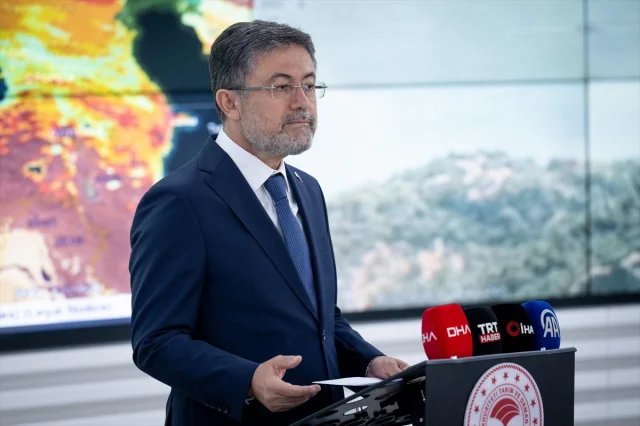 Tarım ve Orman Bakanı Yumaklı'dan Orman Yangınlarına İlişkin Kritik Açıklamalar