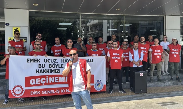 İzmir'de Karşıyaka Belediyesi İşçilerinden Maaş Eylemi