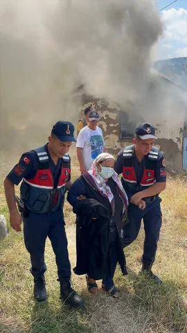 Sivas Akıncılar'da Korkutan Yangın Felaketi