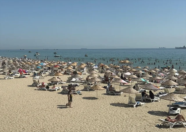 İstanbul'un Kavurucu Sıcağında Halk Sahillere Akın Etti