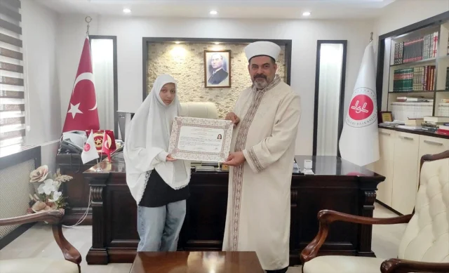 Çekyalı Kadın Müslüman Oldu ve Sima İsmini Seçti