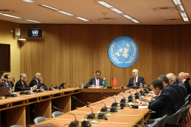 Kurtulmuş ve Sadık Cenevre'de Bir Araya Geldi