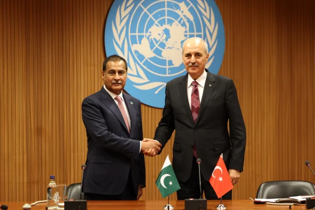 Kurtulmuş ve Sadık Cenevre'de Bir Araya Geldi
