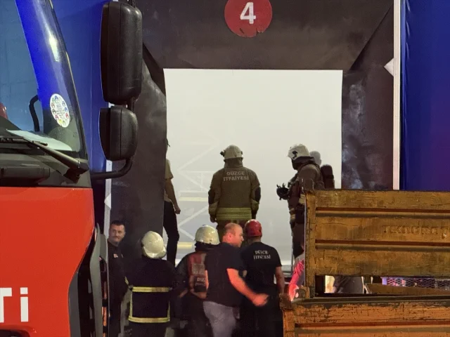 Düzce'de Otomotiv Fabrikasındaki Yangın Korkuttu
