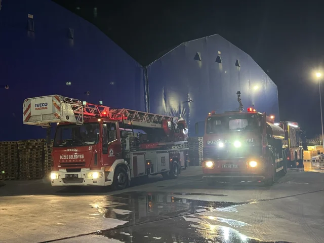 Düzce'de Otomotiv Fabrikasındaki Yangın Korkuttu