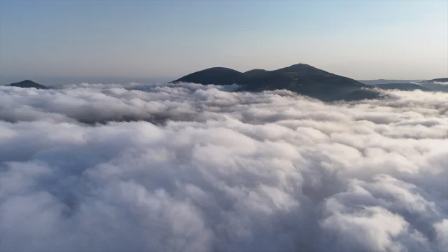 Dürtmen Dağı'nda Eşsiz Sis Denizinin Büyüleyici Görüntüleri Ortaya Çıktı