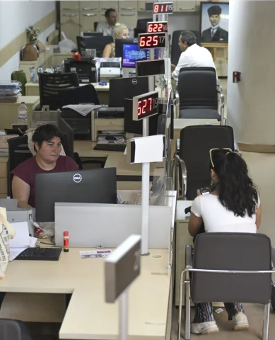 Eski Ehliyetler İçin Yenileme Süresi Doluyor: Nüfus Müdürlüklerinde Yoğunluk