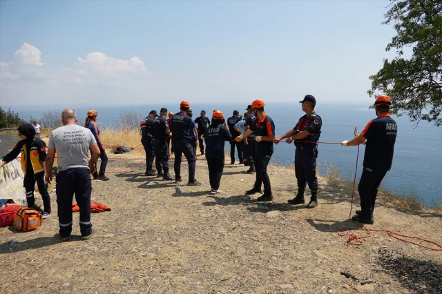 Tekirdağ'da Uçurumdan Düşen Genç Kurtarıldı