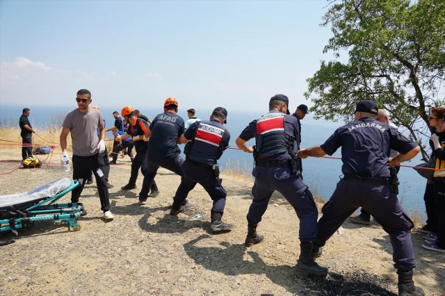 Tekirdağ'da Uçurumdan Düşen Genç Kurtarıldı