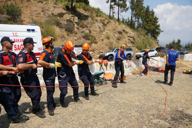 Tekirdağ'da Uçurumdan Düşen Genç Kurtarıldı