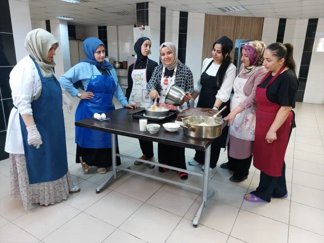 Van'da Kadınlar Meslek Edinerek Ekonomiye Katkı Sağlıyor