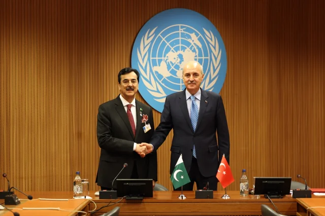 Numan Kurtulmuş ve Yusuf Raza Gilani'den İki Ülke Arasında Yeni İşbirliği Adımları