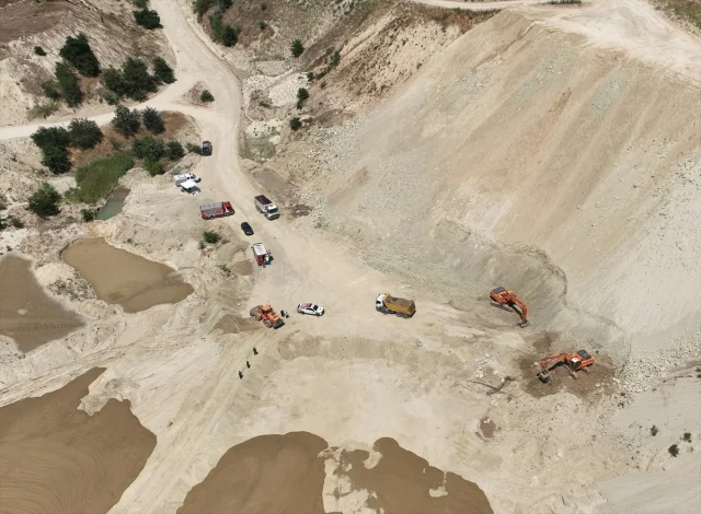 Silivri'de Kum Ocağında Göçük: Arama Kurtarma Çalışmaları De...