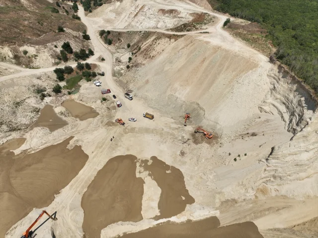 Silivri'de Kum Ocağında Göçük: Arama Kurtarma Çalışmaları Devam Ediyor