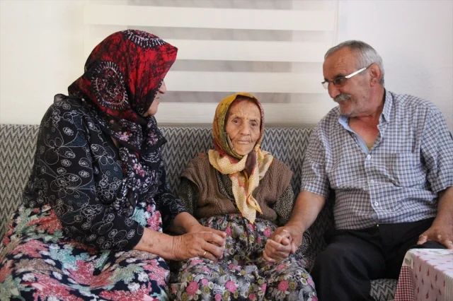 Ispartalı Asırlık Çınarın Uzun Yaşam Sırrı
