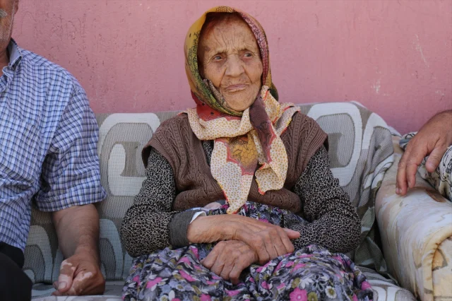 Ispartalı Asırlık Çınarın Uzun Yaşam Sırrı