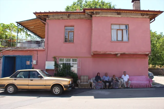 Ispartalı Asırlık Çınarın Uzun Yaşam Sırrı