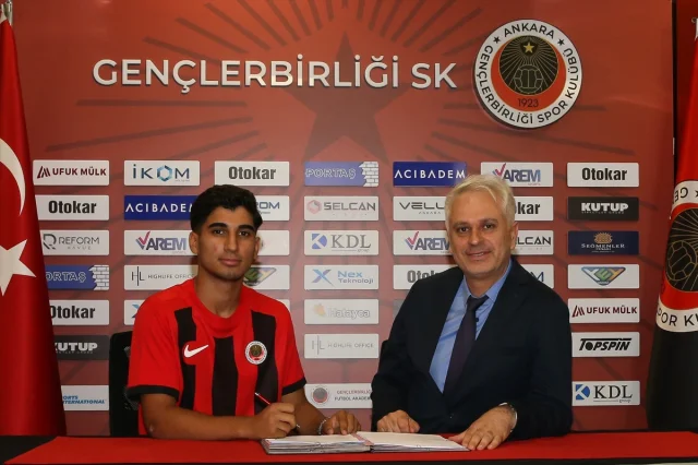 Gençlerbirliği'nde Geleceğin Yıldızı Seyfi Toprak Kıskanç Profesyonel Oldu