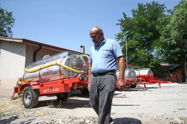Bursa'da Cesur Çiftçi Yangın Söndürme Çalışmalarına Destek İçin Su Tankeri Bağışladı