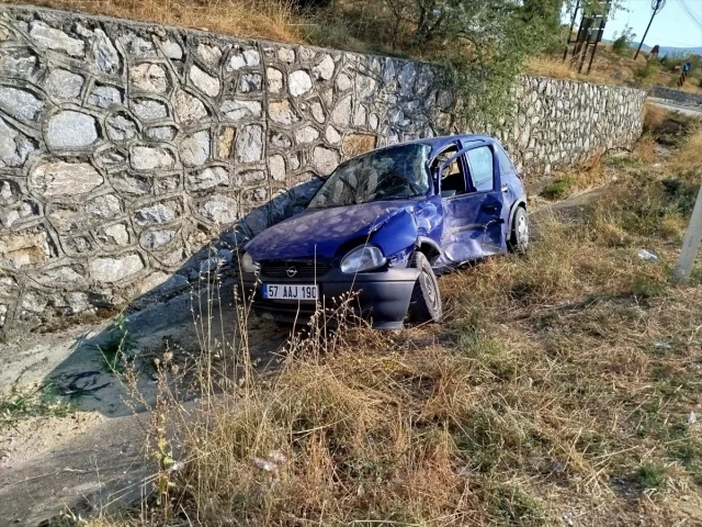 Sinop'ta Trafik Kazasında Anne ve Oğul Yaralandı