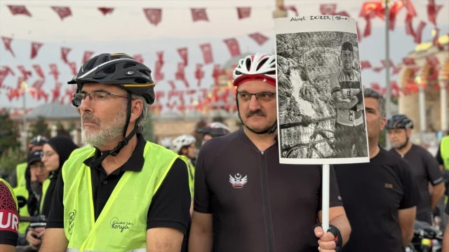 Konya'da Bisikletçiler Trafik Kurbanları İçin Pedal Çevirdi