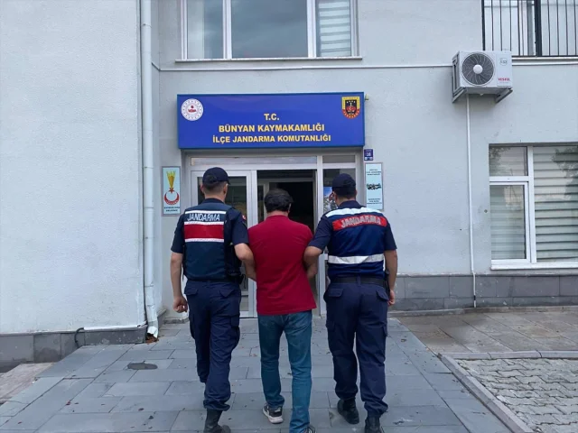 Kayseri'de FETÖ Firarisi Jandarma Operasyonuyla Yakalandı