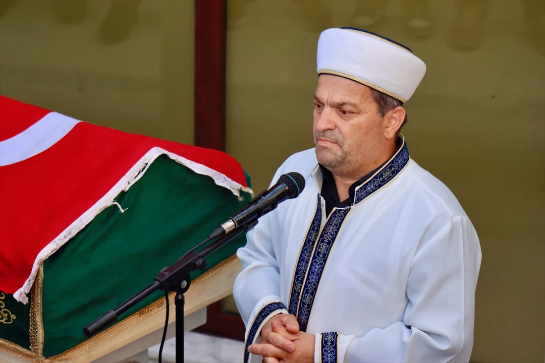 Amerika'daki Trafik Kazasında Hayatını Kaybeden Öğrencinin Cenazesi Memleketi Balıkesir'de Toprağa Verildi