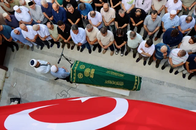 Amerika'daki Trafik Kazasında Hayatını Kaybeden Öğrencinin Cenazesi Memleketi Balıkesir'de Toprağa Verildi