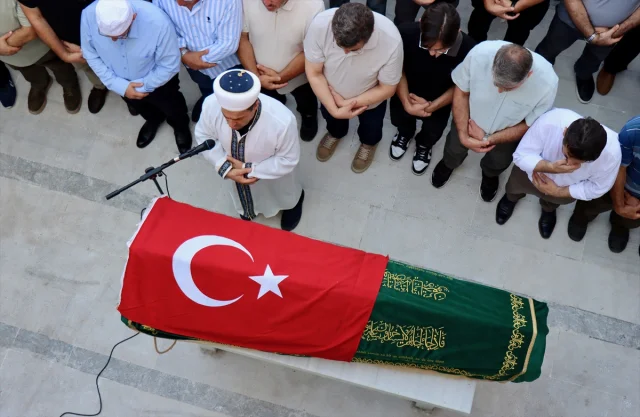 Amerika'daki Trafik Kazasında Hayatını Kaybeden Öğrencinin Cenazesi Memleketi Balıkesir'de Toprağa Verildi