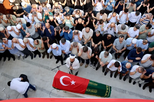 Amerika'daki Trafik Kazasında Hayatını Kaybeden Öğrencinin Cenazesi Memleketi Balıkesir'de Toprağa Verildi