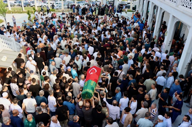 Amerika'daki Trafik Kazasında Hayatını Kaybeden Öğrencinin Cenazesi Memleketi Balıkesir'de Toprağa Verildi