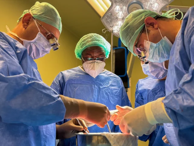 Türk Doktorlar Burkina Faso'da Hayata Umut Oldu