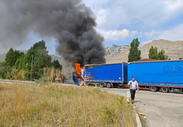 Erzurum'da Tır Yangını Panik Yarattı